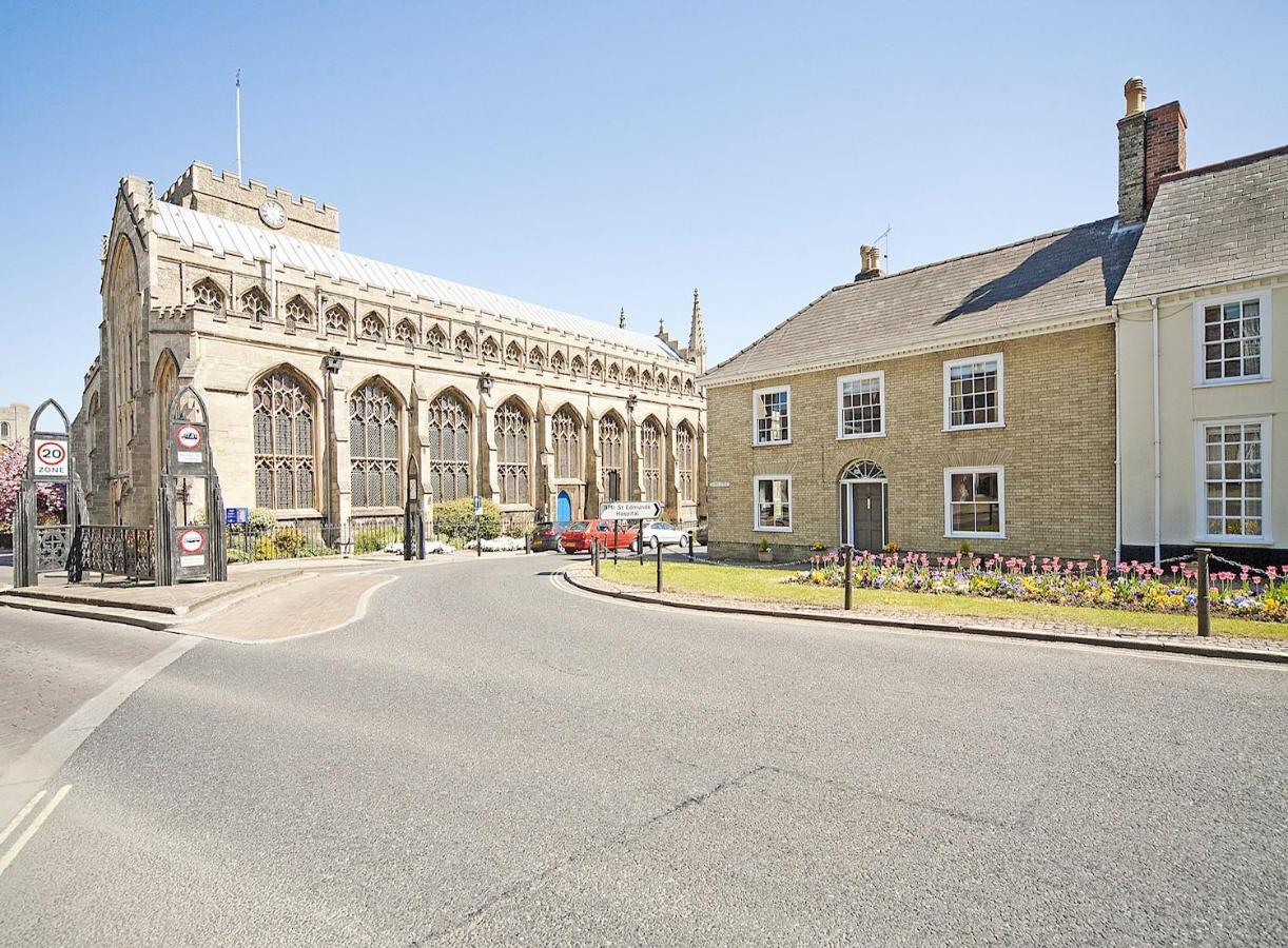 Crownplace Bury St. Edmunds Extérieur photo