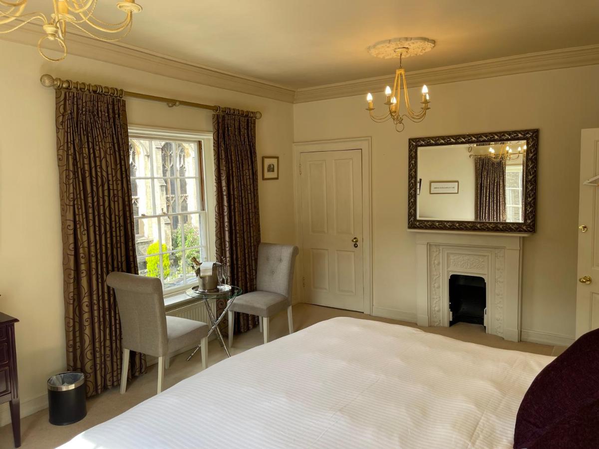Crownplace Bury St. Edmunds Extérieur photo