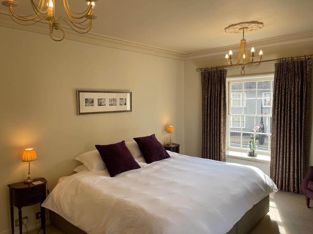 Crownplace Bury St. Edmunds Extérieur photo